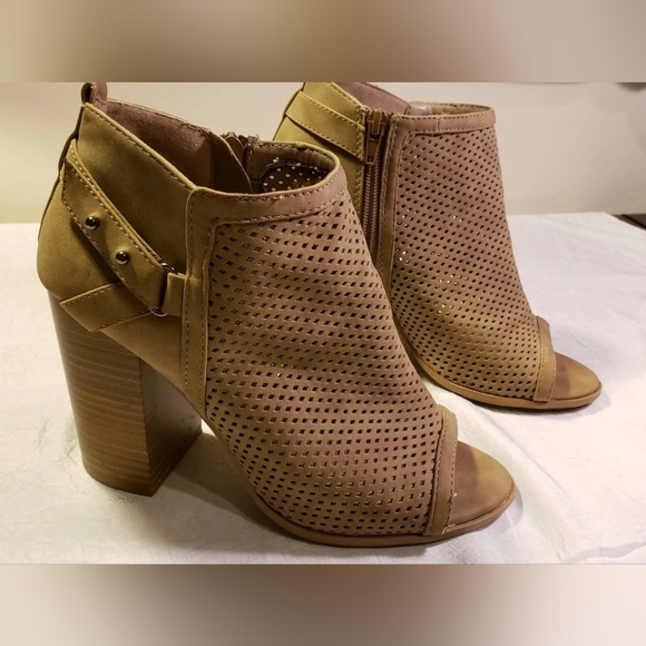 ❤️ COCONUTS BY MATISSE BROWN SUEDE ZIP ANKLE FASHION BOOTS SIZE 7 - 4" Heel ❤️ - Picture 2 of 12